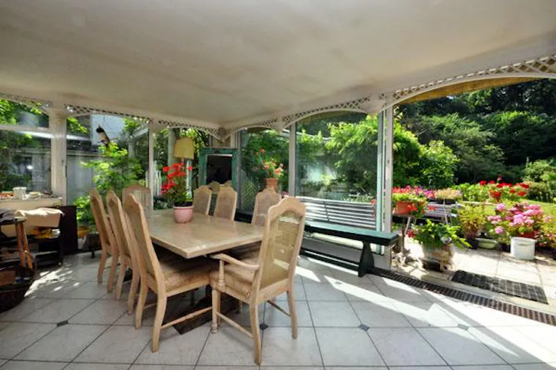 Conservatory at Untouched 80's home in Orpington, E389 (photo 10)