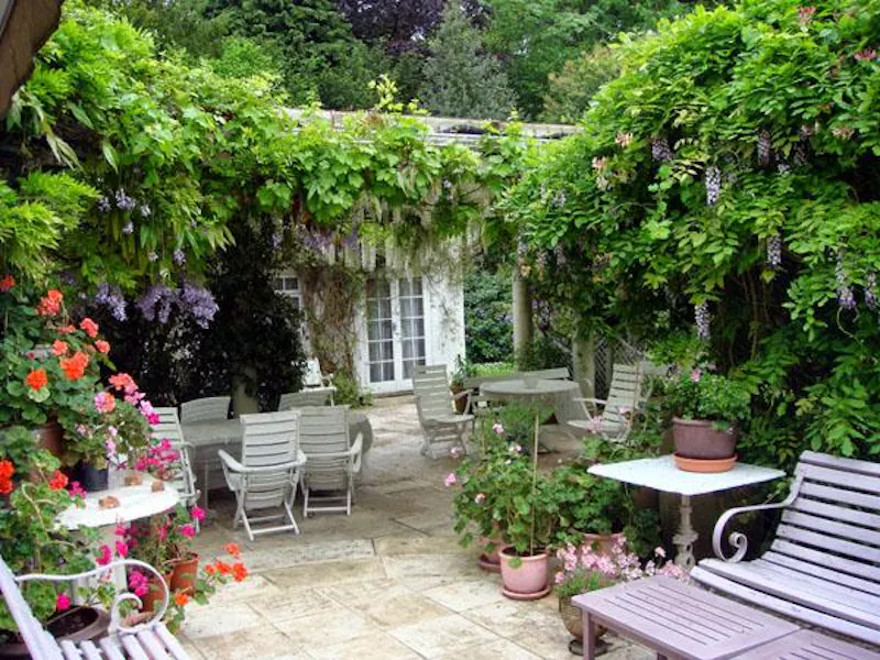 Terrace/Patio at Untouched 80's home in Orpington, E389 (photo 11)