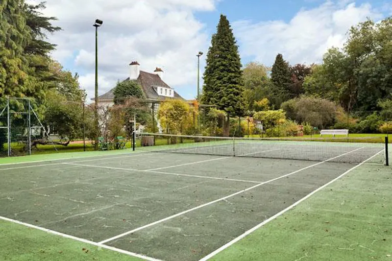 Tennis court at Untouched 80's home in Orpington, E389 (photo 19)