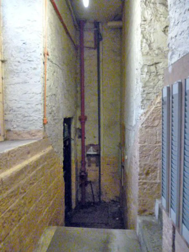 Large factory space near Burnley, N241 (photo 13)