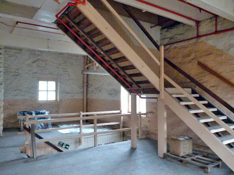 Large factory space near Burnley, N241 (photo 16)