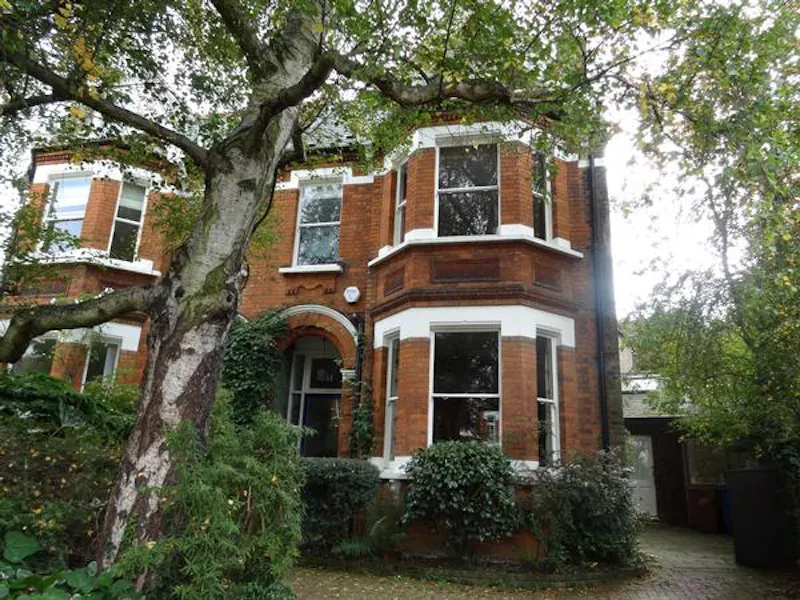 Driveway at Detached Dulwich stills house , B1618 (photo 1)