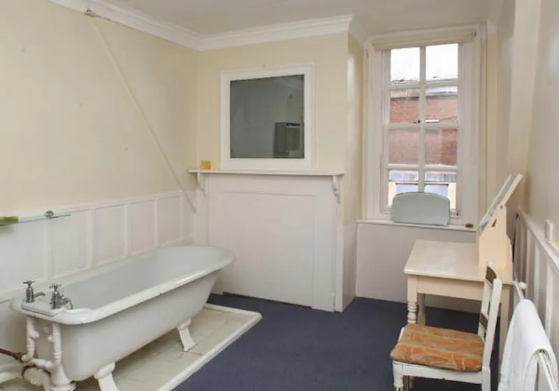 Bathroom at Country estate in Fakenham, A1323 (photo 20)