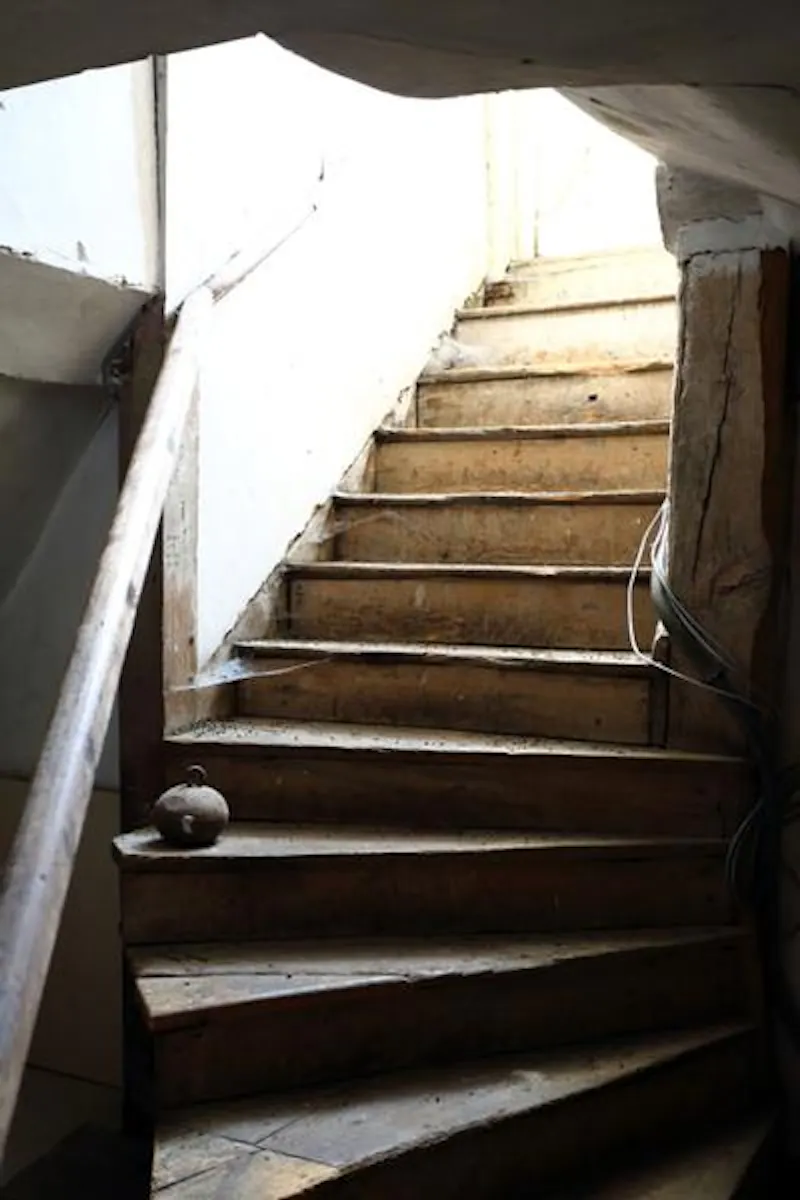 Staircase at Country estate in Fakenham, A1323 (photo 37)
