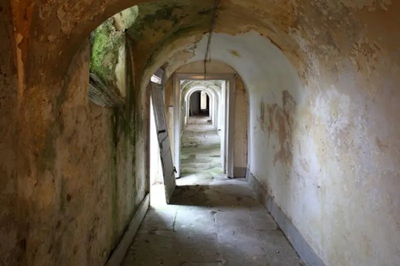 Corridor at Country estate in Fakenham, A1323 (photo 45)