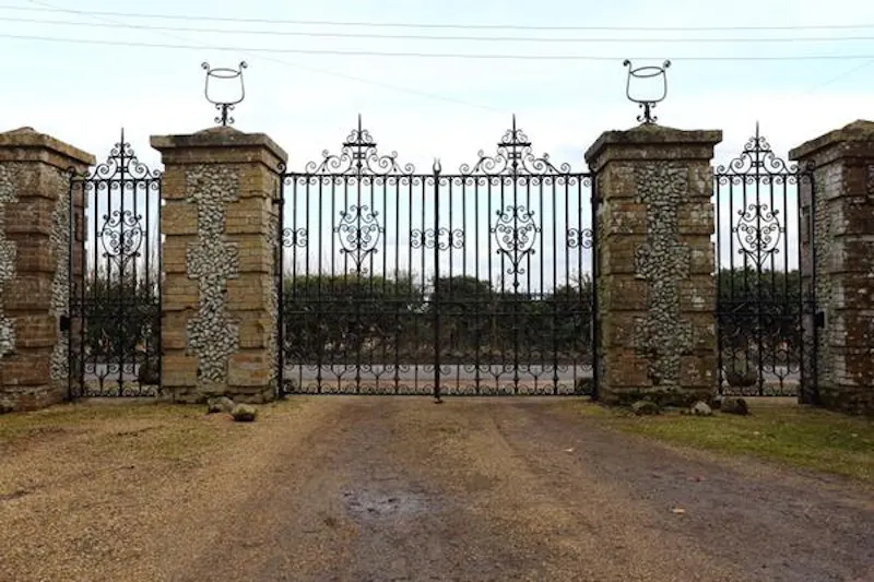 Gate at Country estate in Fakenham, A1323 (photo 57)