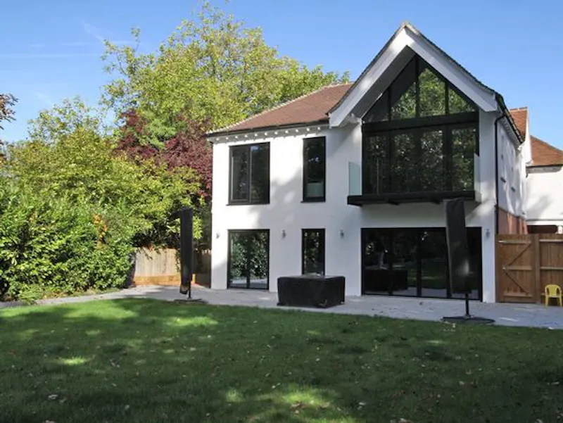 Film location D2153 in Surrey (photo 1)