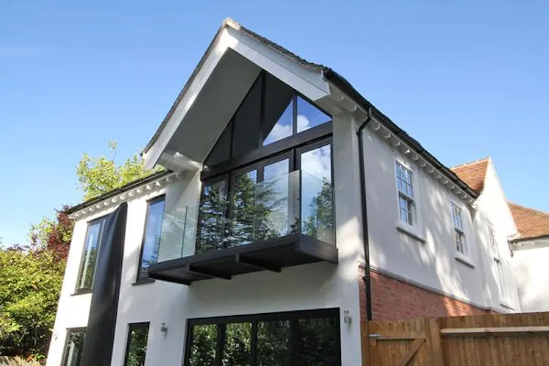 Balcony at Film location D2153 in Surrey (photo 2)
