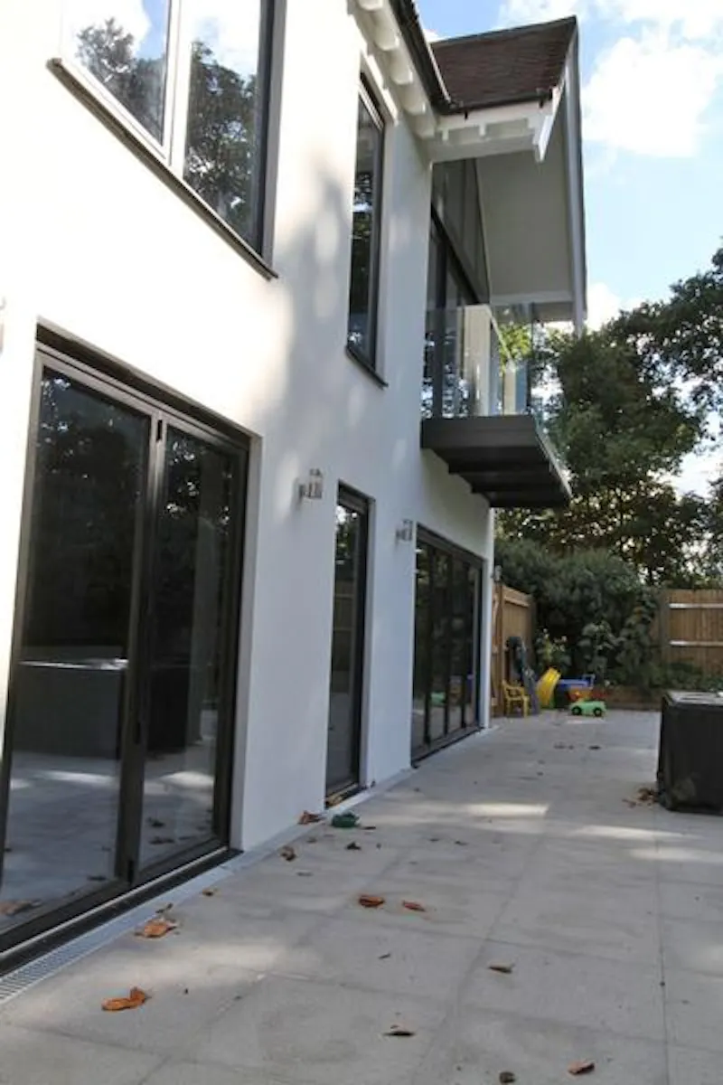Film location D2153 in Surrey (photo 17)
