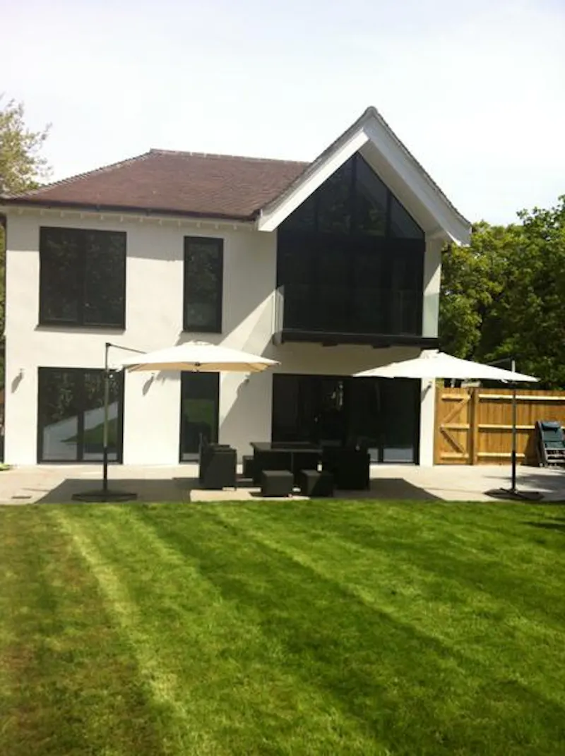 Terrace/Patio at Film location D2153 in Surrey (photo 18)