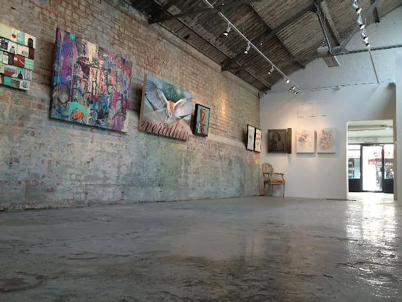 Exposed brick at Spacious Aldgate studio, N243 (photo 3)