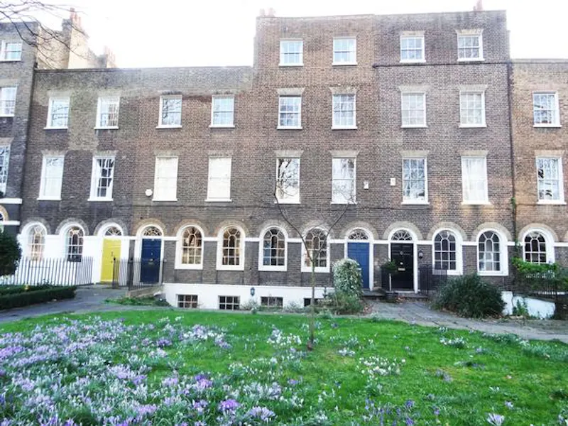 Driveway at Camberwell house with pavillion, A1330 (photo 1)