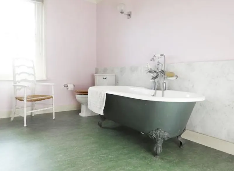 Bath - rolltop at Camberwell house with pavillion, A1330 (photo 32)
