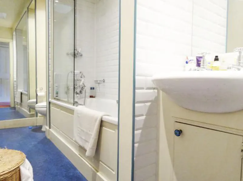 Bathroom at Camberwell house with pavillion, A1330 (photo 39)