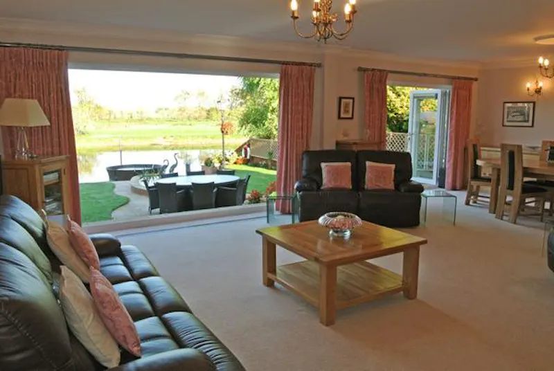 Living Room at Thames View Twickenham House, D2155 (photo 2)