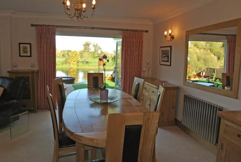Dining room at Thames View Twickenham House, D2155 (photo 6)
