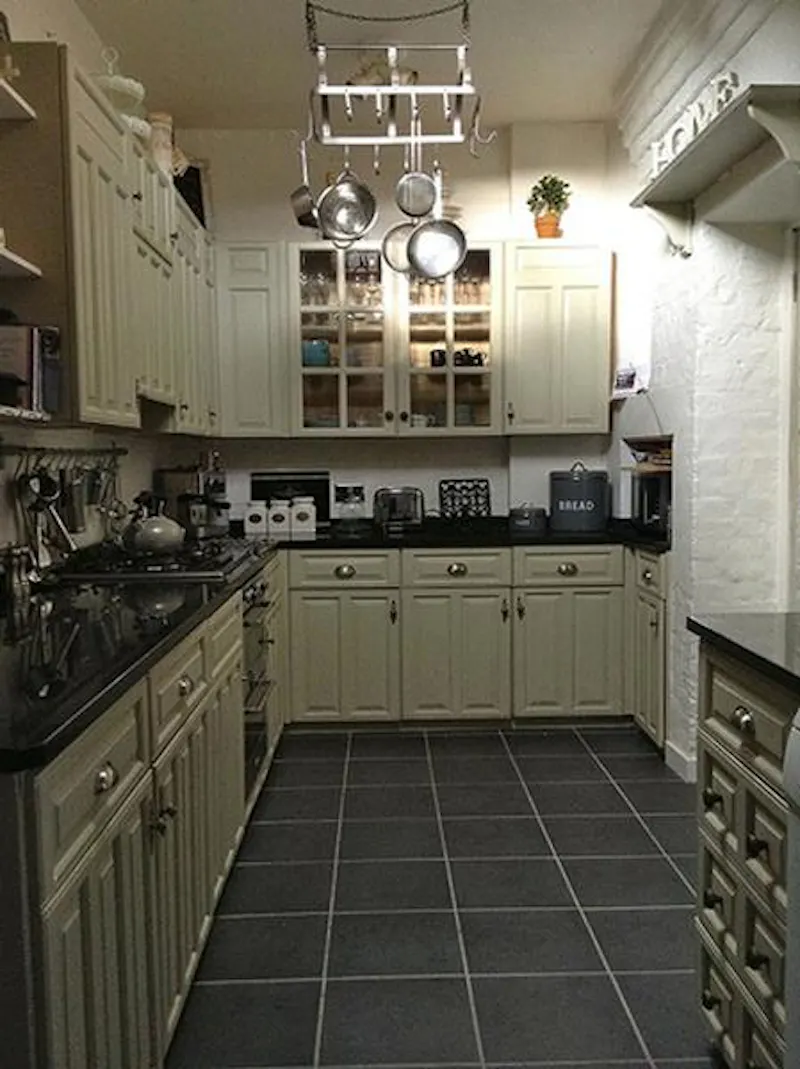 Tudor style warm Watford home, M284 (photo 13)