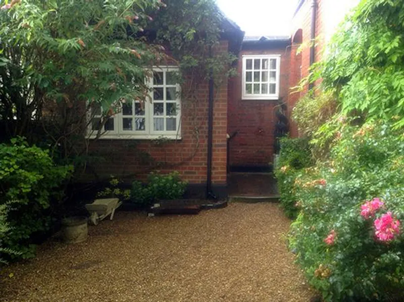 Tudor style warm Watford home, M284 (photo 32)