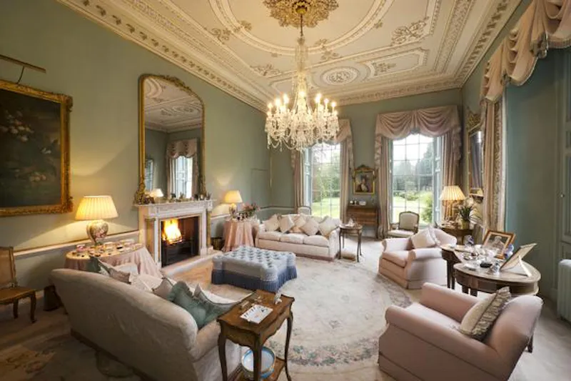 Drawing room at Spectacular Stamford chateau, A1324 (photo 2)