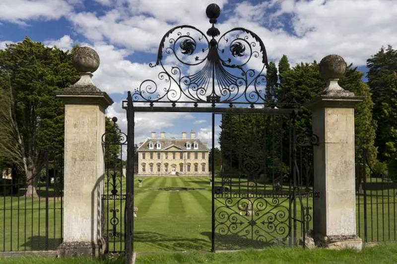 Gate at Spectacular Stamford chateau, A1324 (photo 20)