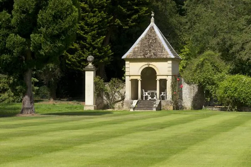 Summer house at Spectacular Stamford chateau, A1324 (photo 27)