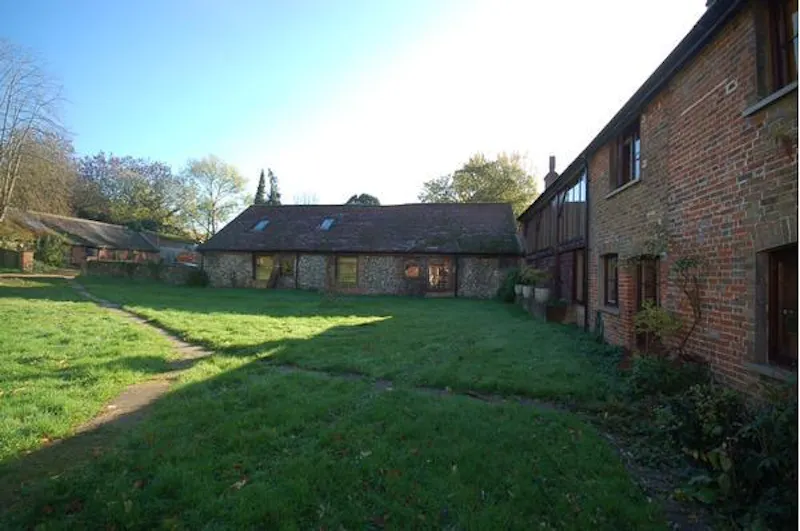 Garden at Film location L642 in Hertfordshire (photo 24)