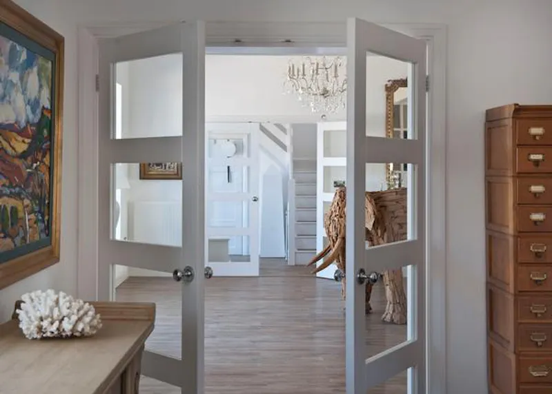Entrance hall at Angmering on Sea beach house, C842 (photo 2)