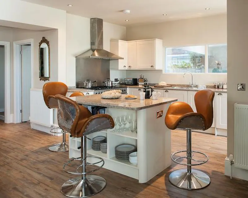 Kitchen at Film location C843 in West Sussex (photo 7)