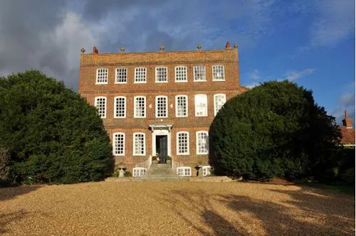 4-storey Eggington country house, A1328