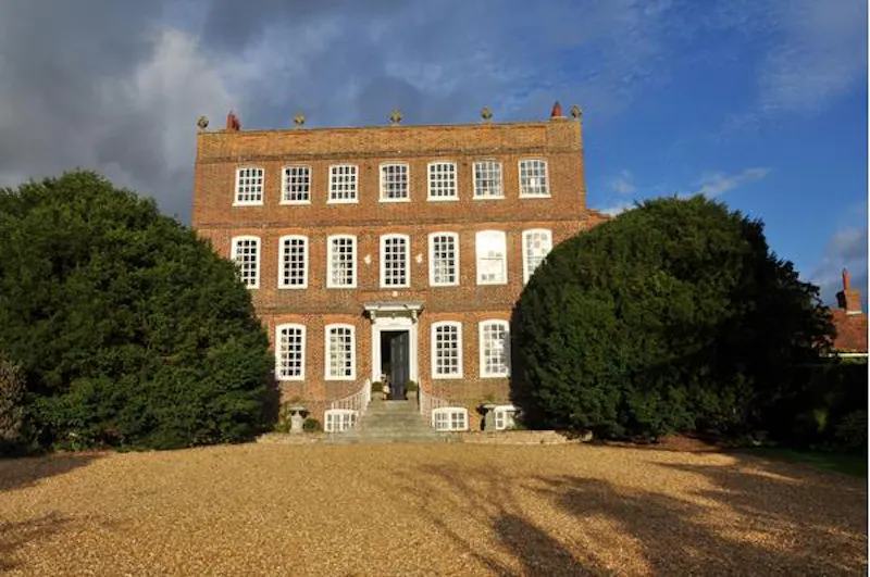 4-storey Eggington country house, A1328 (photo 1)