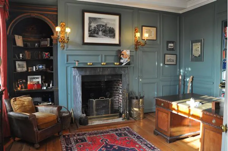 Study at 4-storey Eggington country house, A1328 (photo 4)