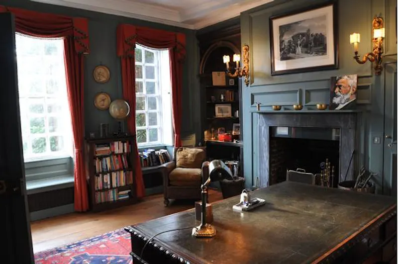 4-storey Eggington country house, A1328 (photo 5)