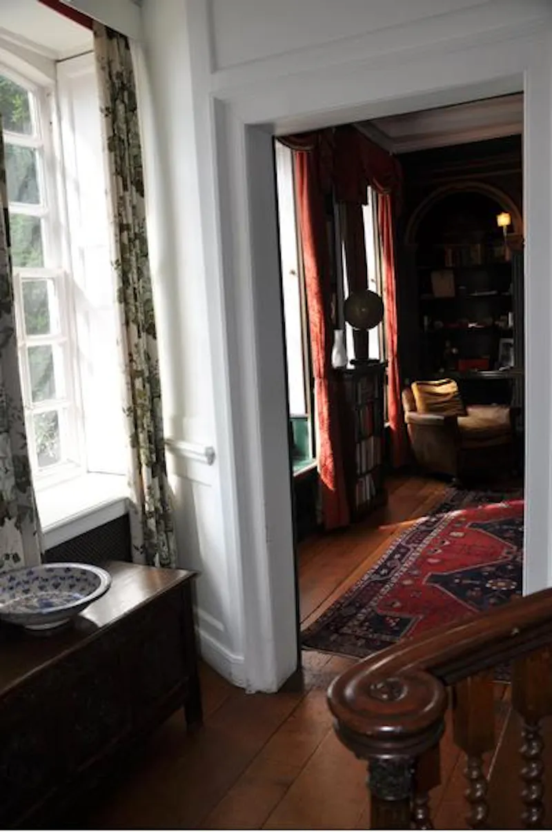 4-storey Eggington country house, A1328 (photo 10)