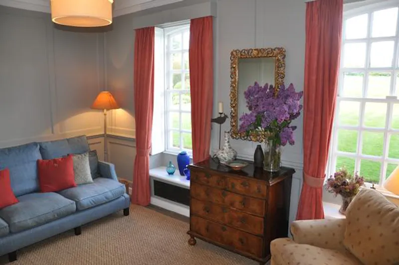 4-storey Eggington country house, A1328 (photo 12)