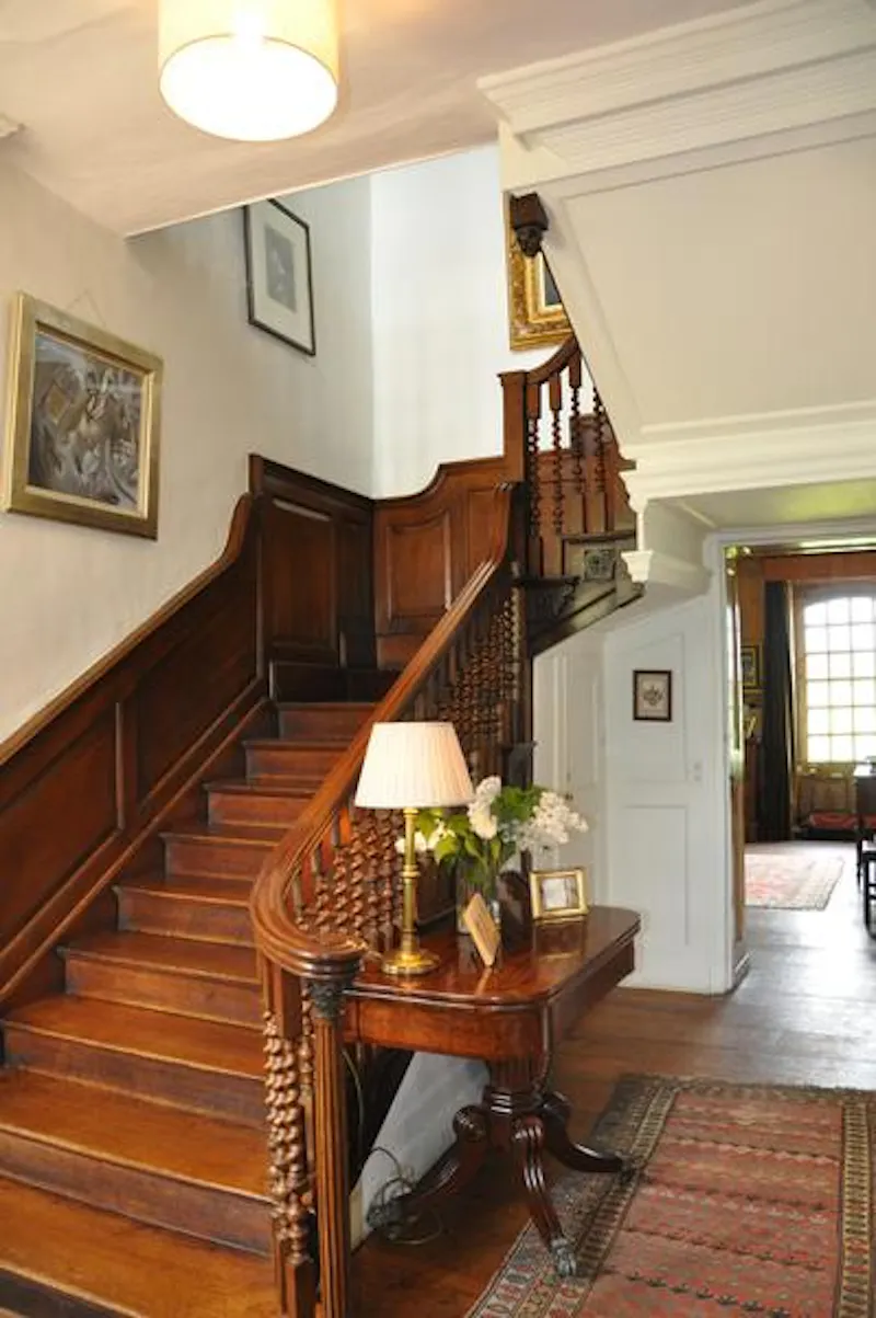 Staircase at 4-storey Eggington country house, A1328 (photo 13)