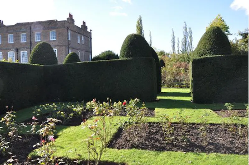 4-storey Eggington country house, A1328 (photo 36)