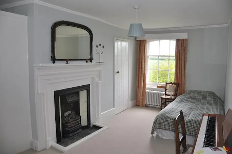 4-storey Eggington country house, A1328 (photo 22)