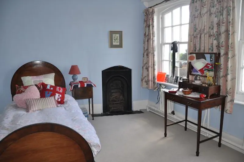 4-storey Eggington country house, A1328 (photo 24)