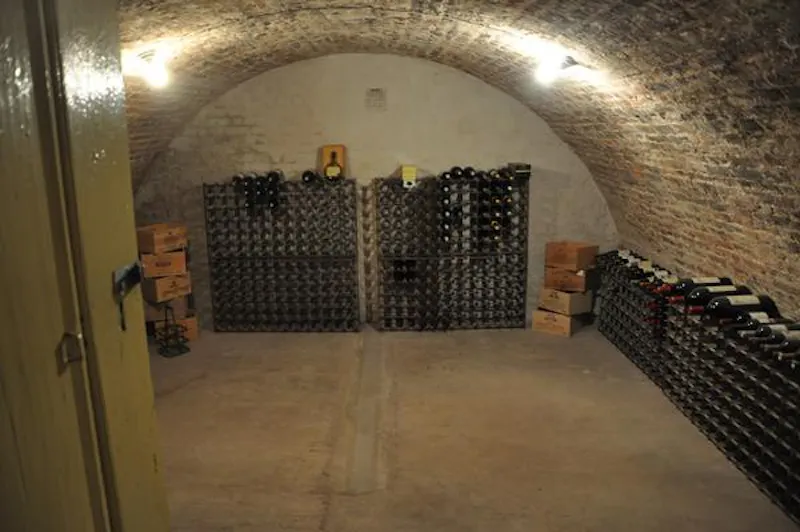 Cellar at 4-storey Eggington country house, A1328 (photo 35)