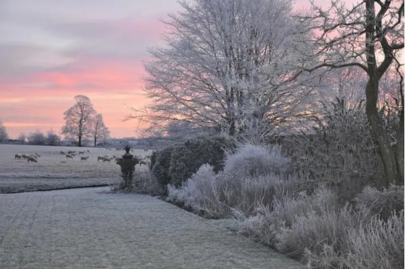 Views - country at 4-storey Eggington country house, A1328 (photo 48)