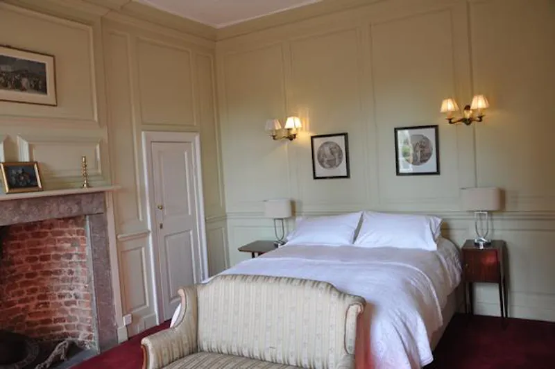 4-storey Eggington country house, A1328 (photo 29)