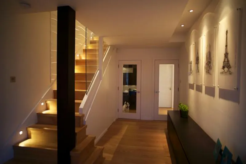 Entrance hall at Ultra-modern Wimbledon house, K378 (photo 14)