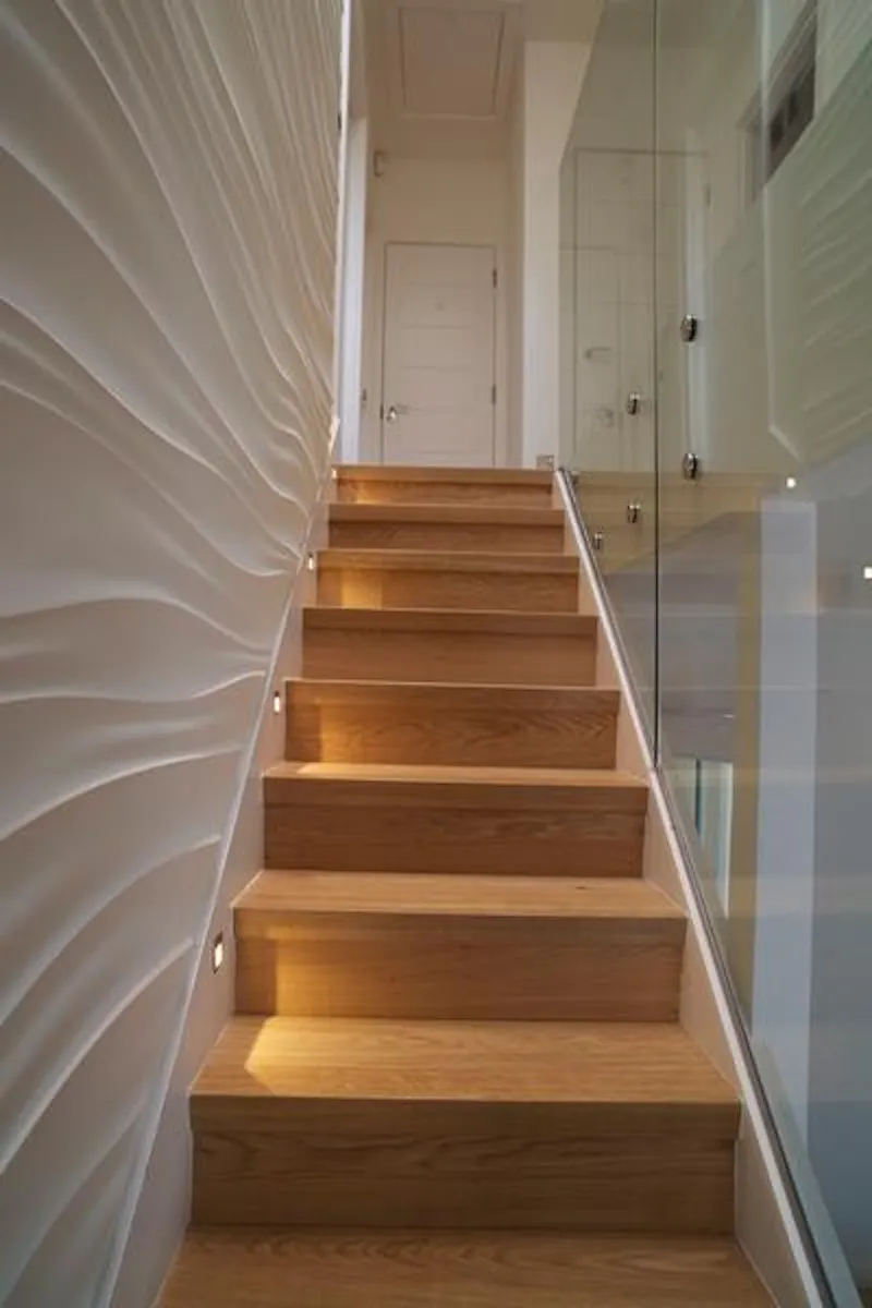 Staircase at Ultra-modern Wimbledon house, K378 (photo 18)
