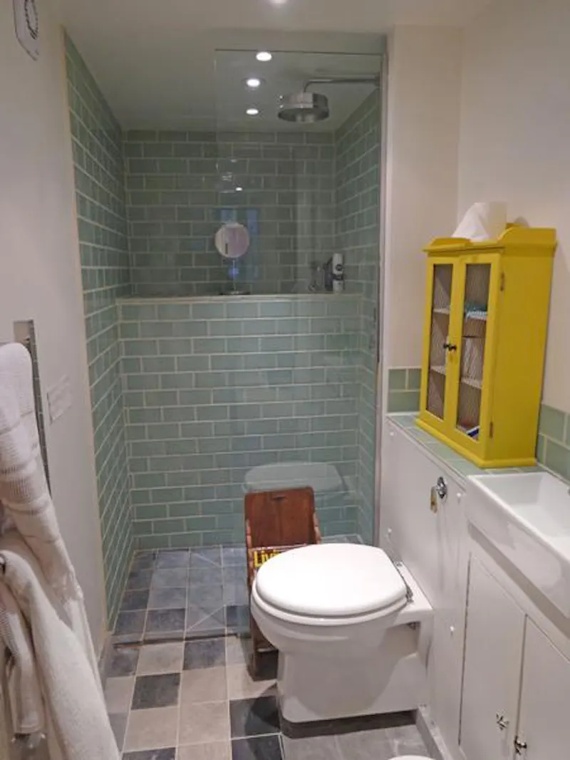 Shower at Dulwich dalmore house, B1623 (photo 34)