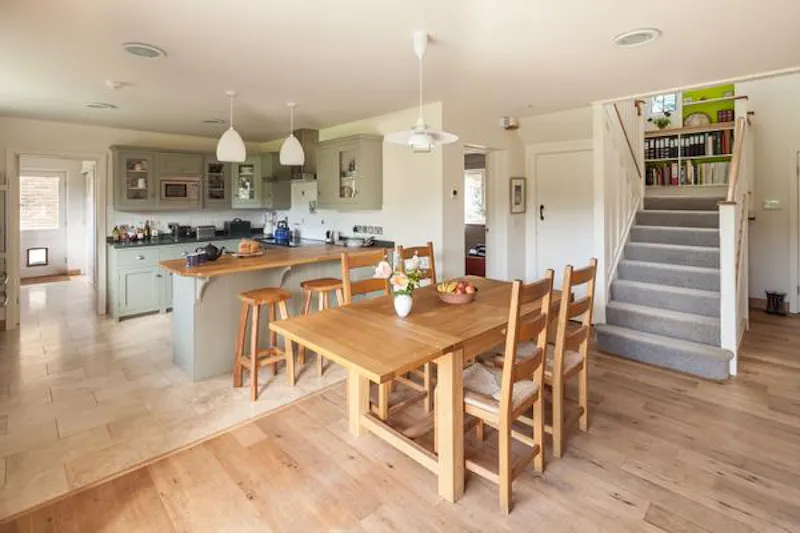 Modern country home in Cambridge, D2161 (photo 4)