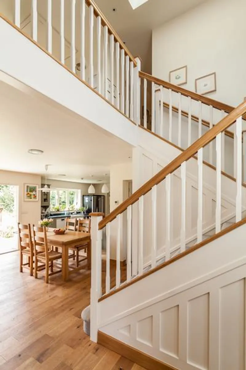 Staircase at Modern country home in Cambridge, D2161 (photo 7)