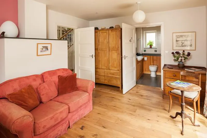 Living Room at Modern country home in Cambridge, D2161 (photo 9)