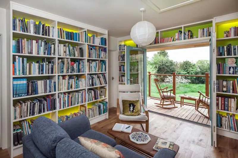 Library at Modern country home in Cambridge, D2161 (photo 10)
