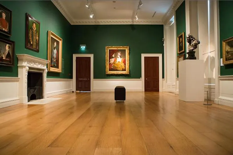 Gallery at Georgian mansion in Warwick, A1332 (photo 6)