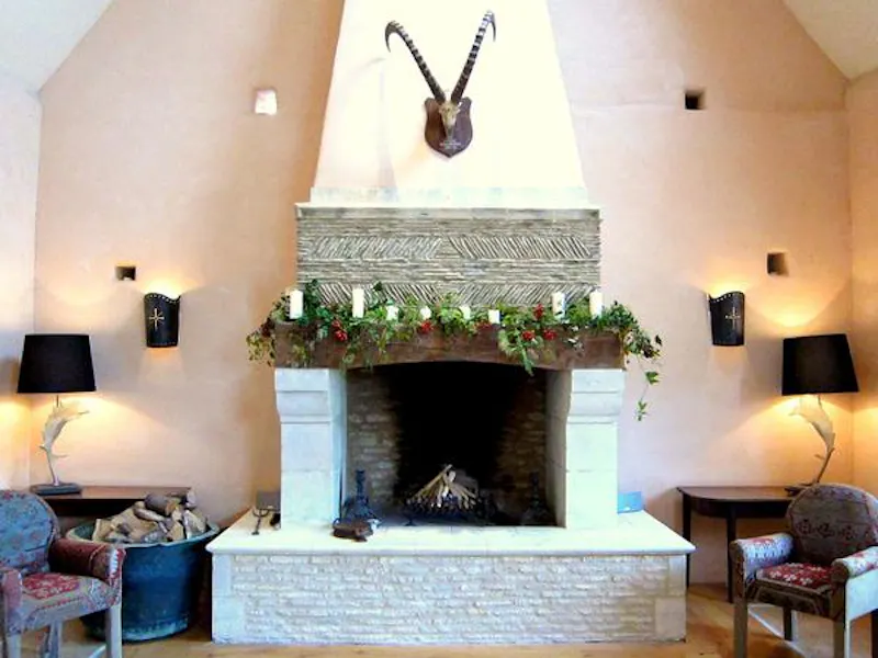 Fireplace at Film location L644 in Gloucestershire (photo 7)